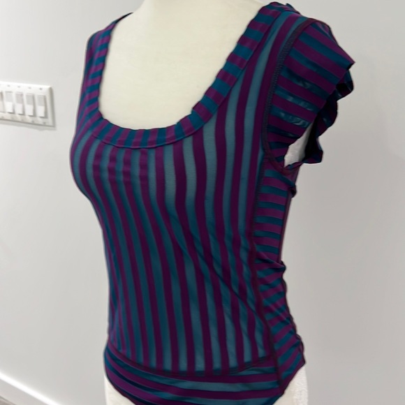 Trendy sheer top! Size M NWT - Picture 2 of 11